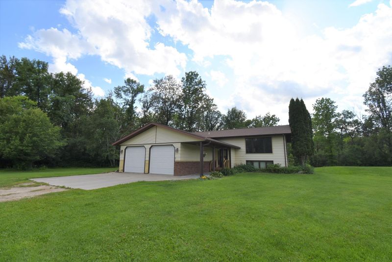 59614 335th St, Warroad, MN 56763