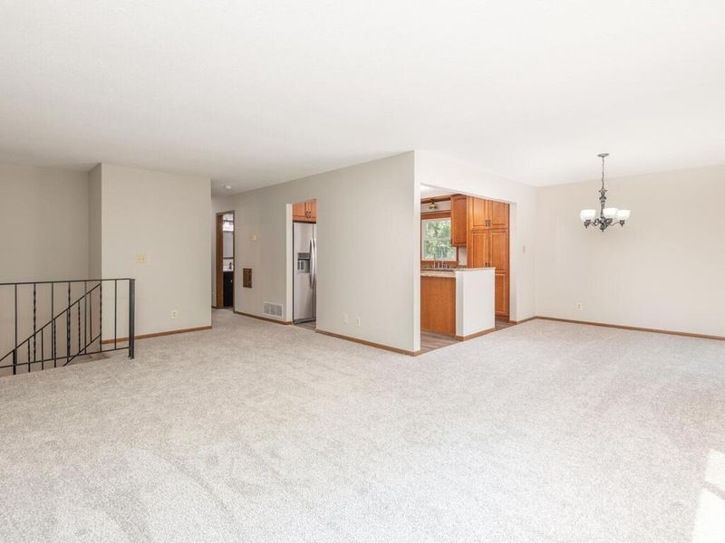 10448 Salem Ct, Eden Prairie, MN 55347