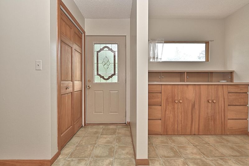15 NW 5th St, Cohasset, MN 55721