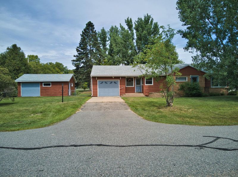 15 NW 5th St, Cohasset, MN 55721