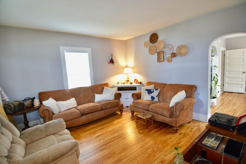 1377 Reaney Ave, Saint Paul, MN 55106