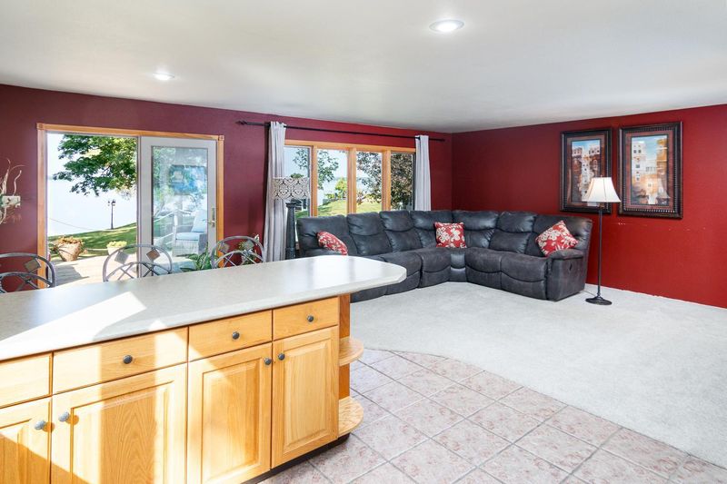 1728 E Shore Dr, Detroit Lakes, MN 56501