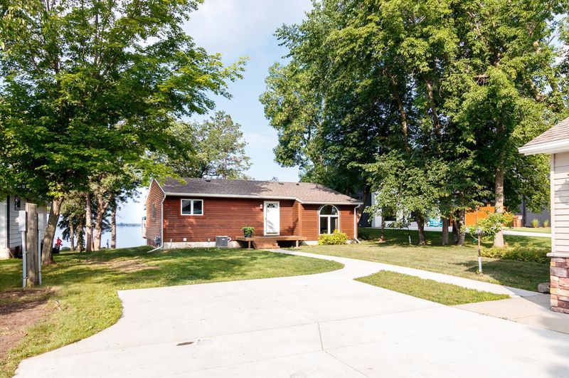 1728 E Shore Dr, Detroit Lakes, MN 56501