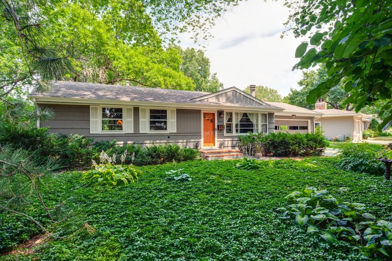 2112 W 89th St, Bloomington, MN 55431