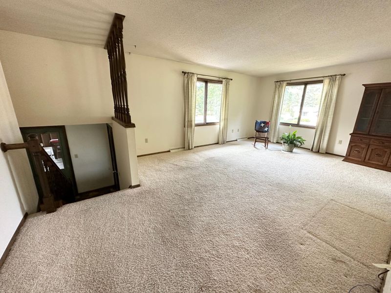 712 Fair Oaks Dr, Mora, MN 55051