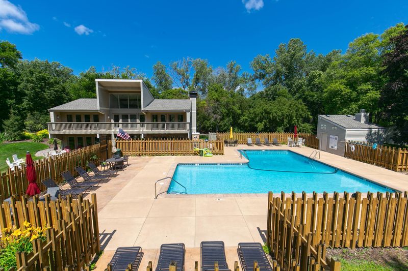 6204 Sandpiper Ct, Edina, MN 55436