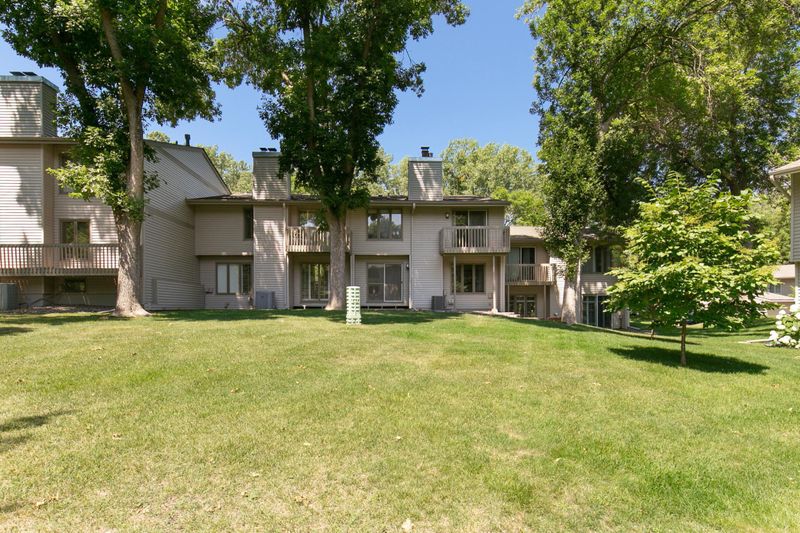 6204 Sandpiper Ct, Edina, MN 55436
