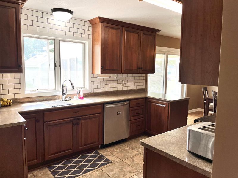 275 2nd Ave SE, Wells, MN 56097