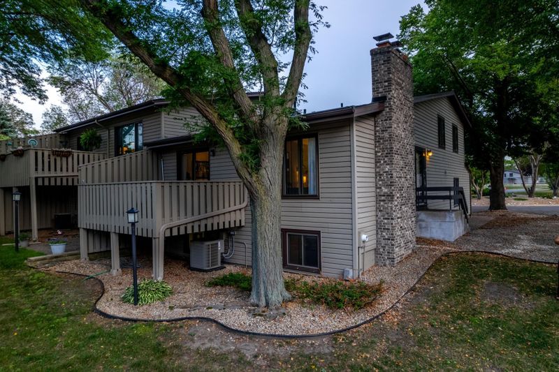 5622 Hyland Courts Dr, Bloomington, MN 55437