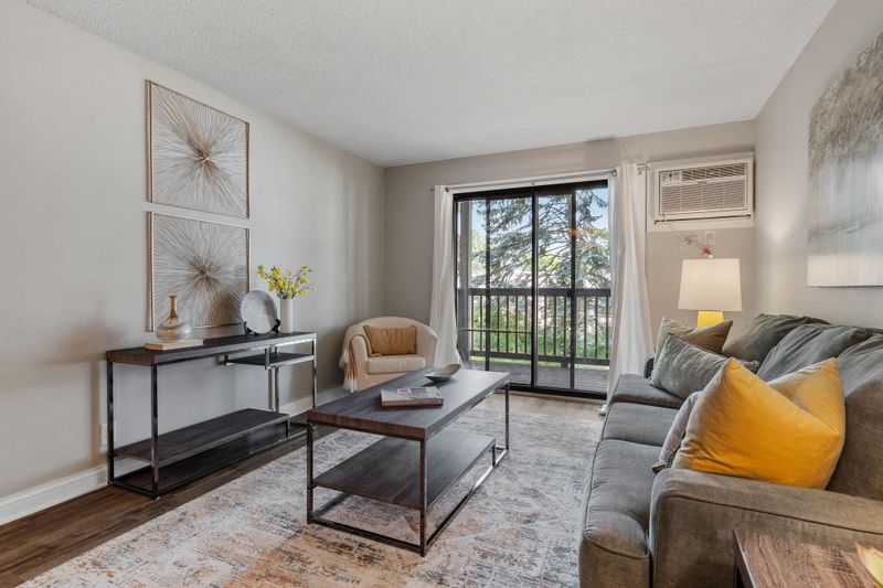 1207 Hewitt Ave #5, Saint Paul, MN 55104