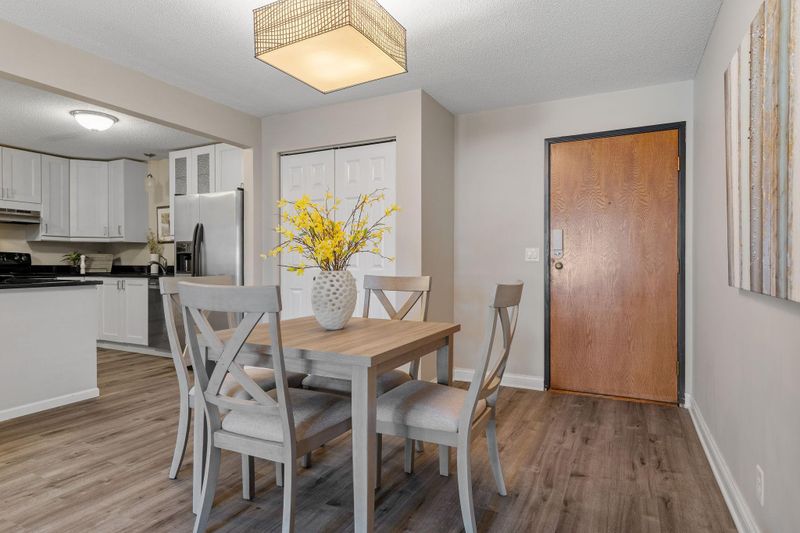 1207 Hewitt Ave #5, Saint Paul, MN 55104