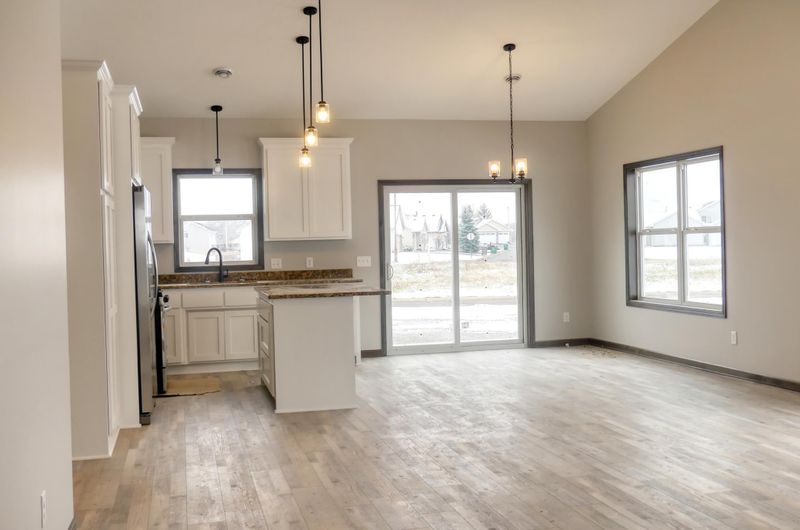 211 Gateway Pw, Osceola, WI 54020