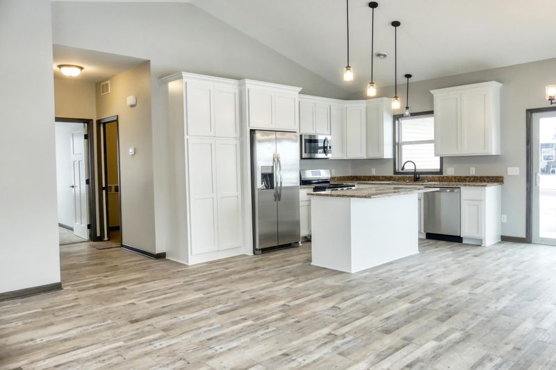 211 Gateway Pw, Osceola, WI 54020