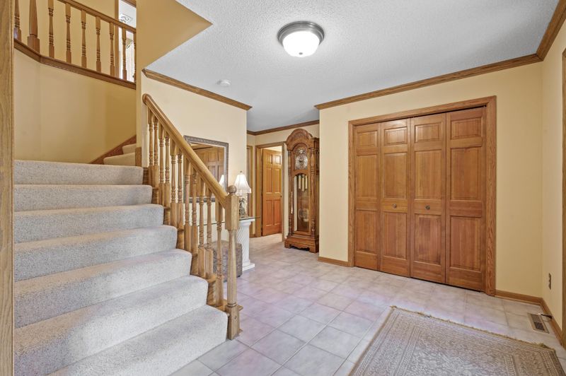 4487 Timberline Ct, Vadnais Heights, MN 55127