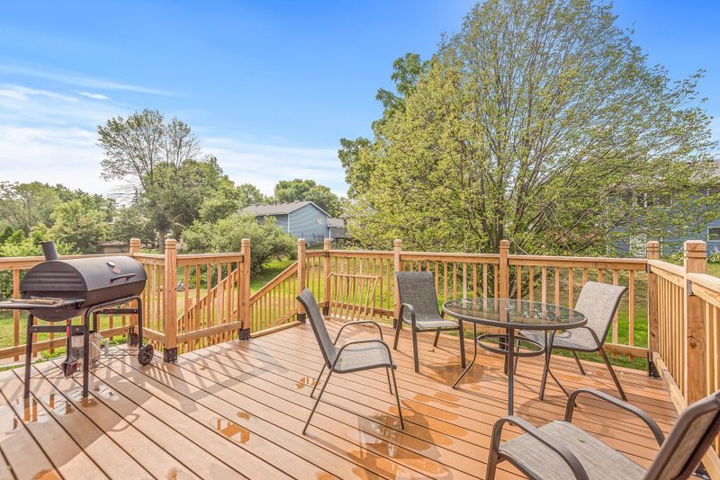 7655 25th St N, Oakdale, MN 55128