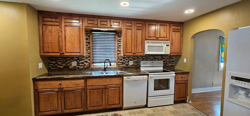 208 10th St SW, Pipestone, MN 56164
