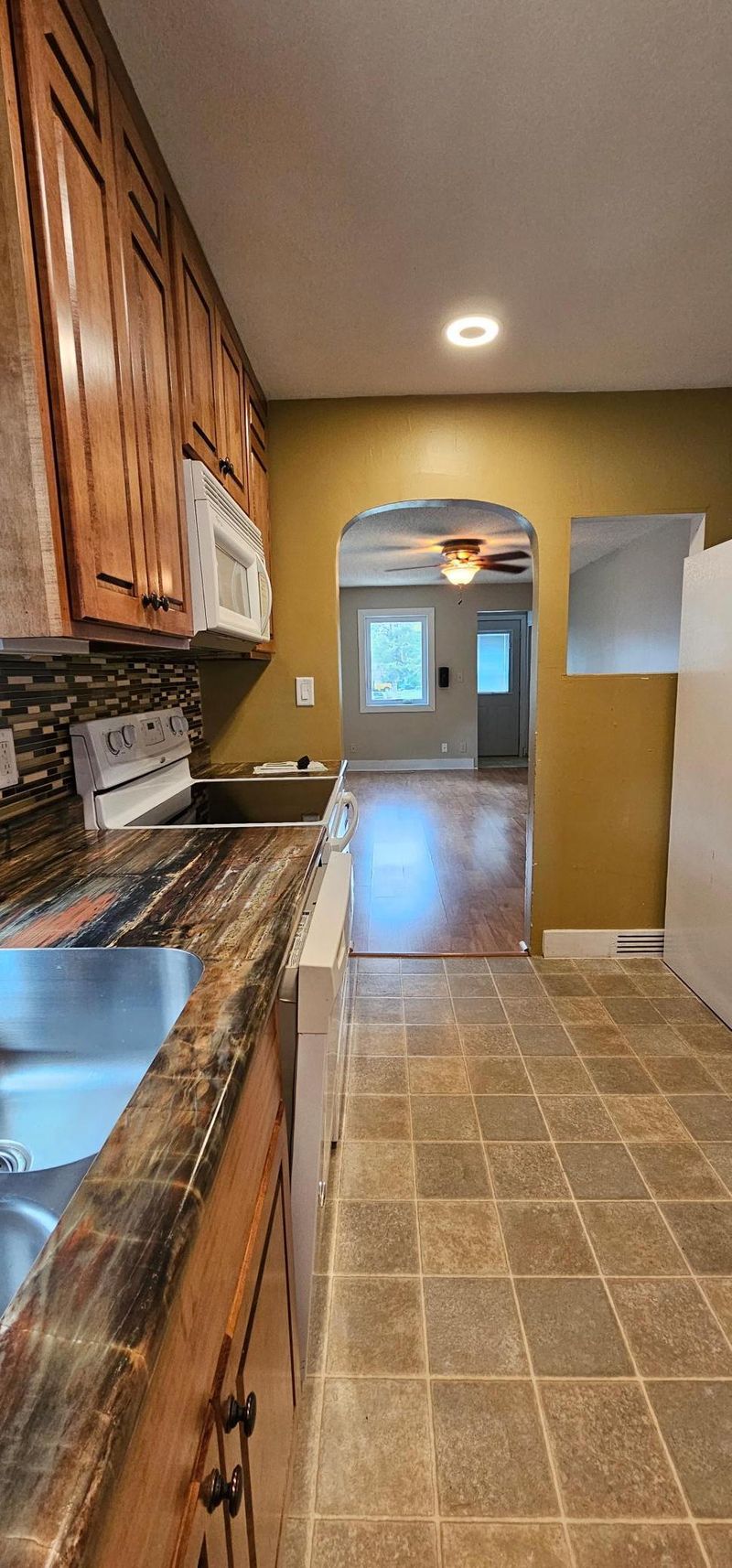 208 10th St SW, Pipestone, MN 56164