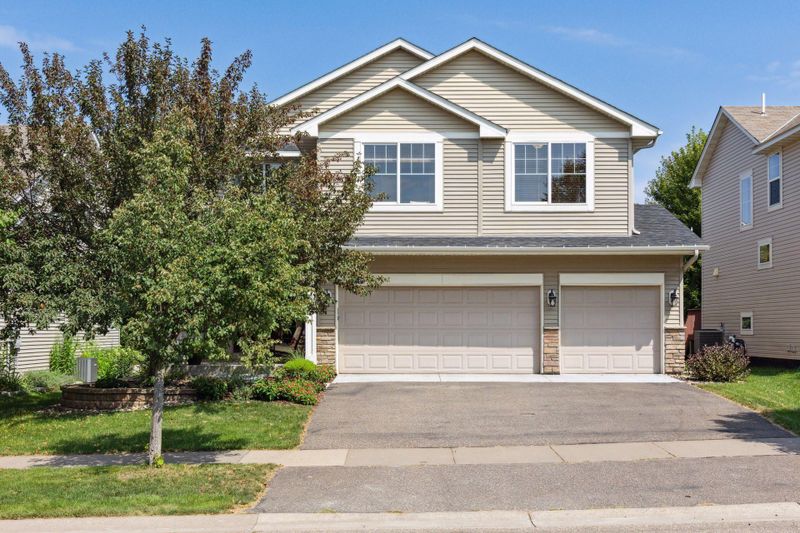 11270 Traverse Rd, Woodbury, MN 55129