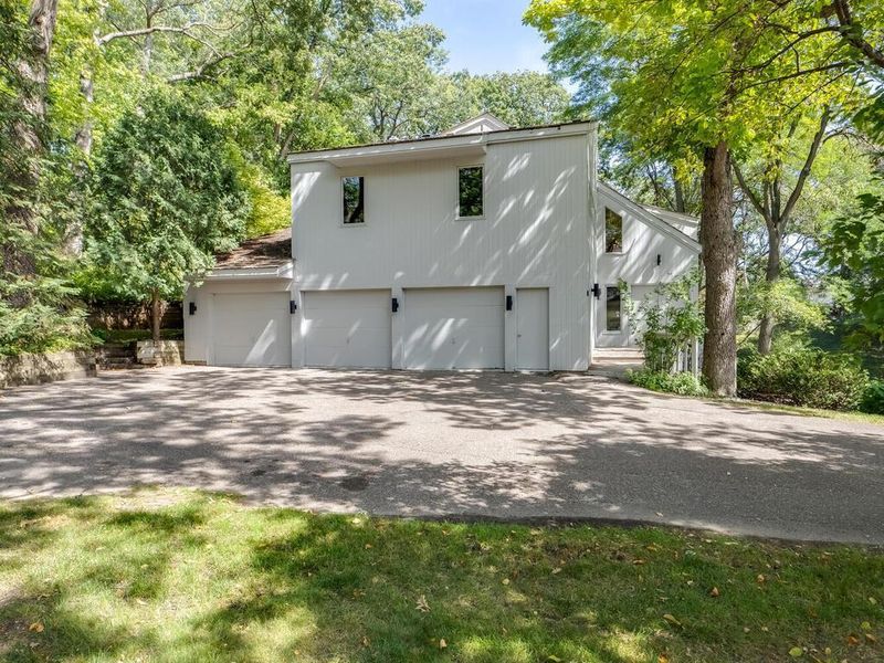 12700 Bent Tree Rd, Minnetonka, MN 55305