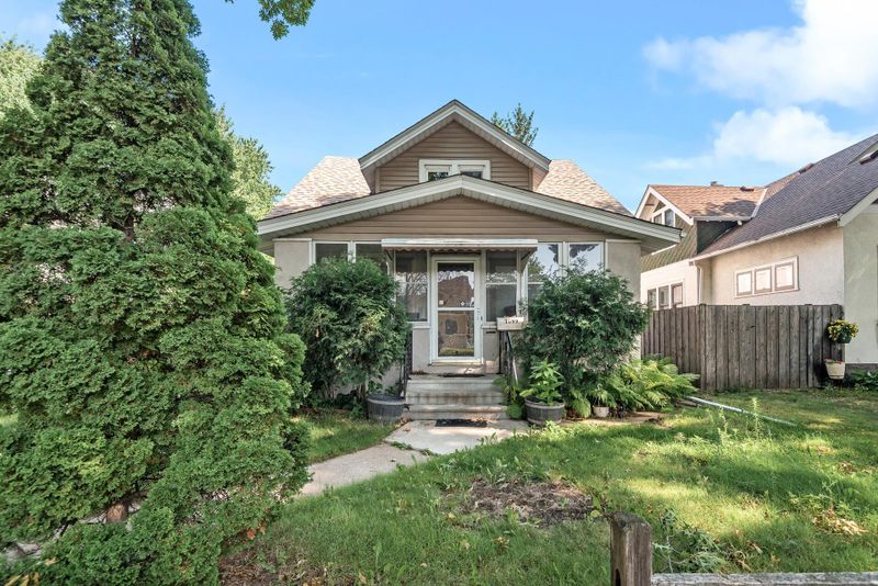 1099 Geranium Ave E, Saint Paul, MN 55106