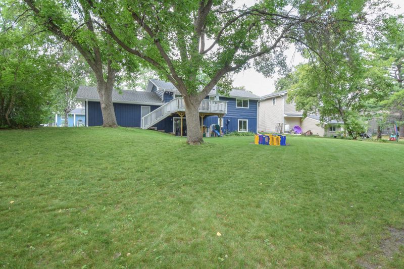 5236 Red Oak Dr, Mounds View, MN 55112