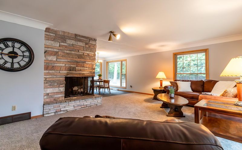 2336 Crowncrest Dr, Saint Cloud, MN 56301