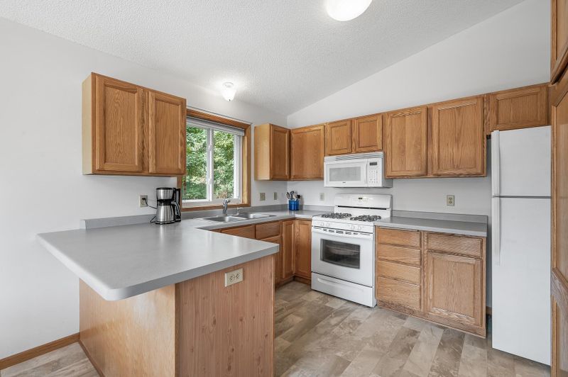 900 7th St, Jordan, MN 55352