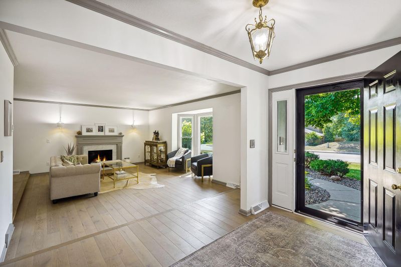 5712 Dewey Hill Rd, Edina, MN 55439