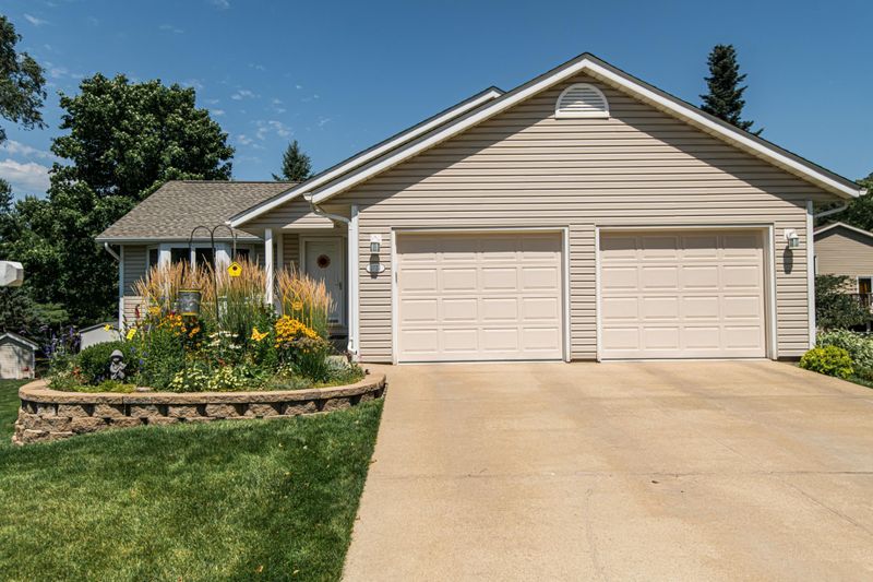 2723 9th Avenue Ln NE, Rochester, MN 55906