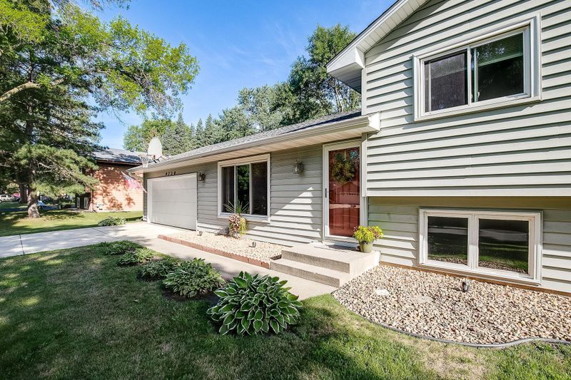 9716 101st Pl N, Maple Grove, MN 55369