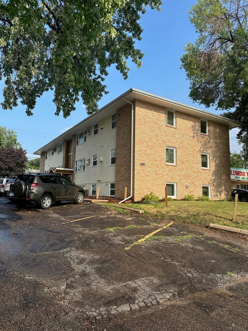 4911 University Ave NE, Columbia Heights, MN 55421