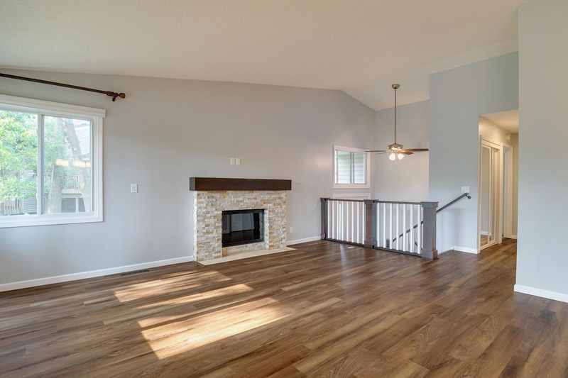 9164 Neill Lake Rd, Eden Prairie, MN 55347