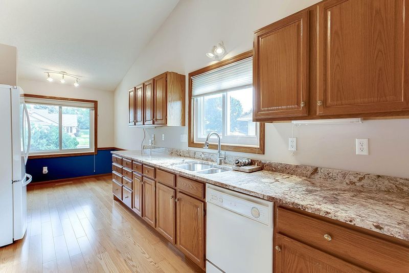 1528 Carleton Dr, Hastings, MN 55033