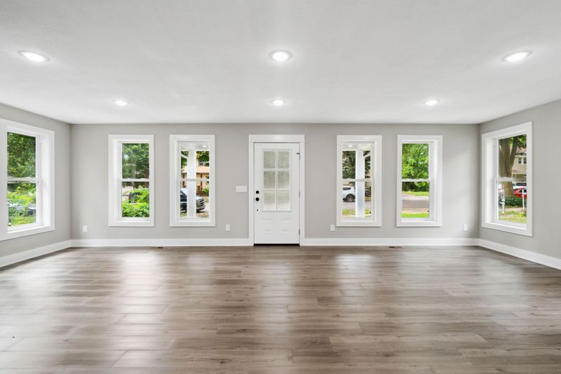 925 Wilson Ave, Saint Paul, MN 55106