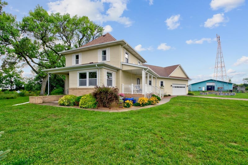 36809 85th St, Waseca, MN 56093
