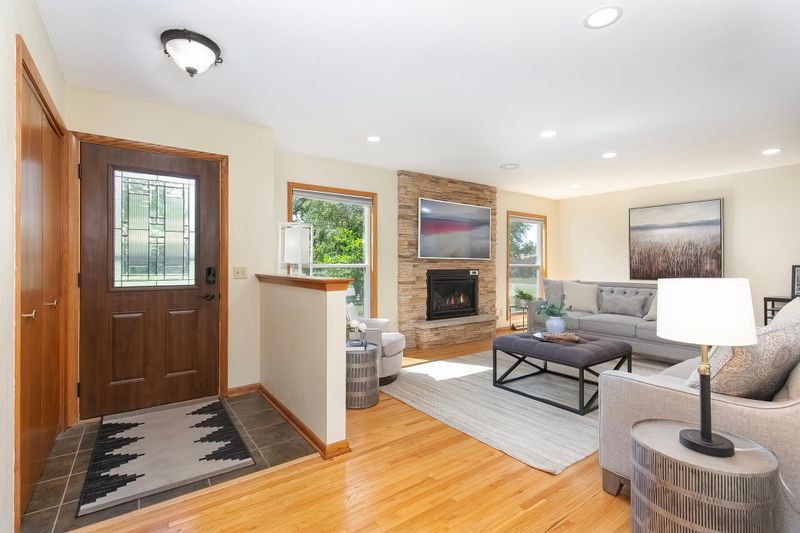 7611 Meadow Ln, Eden Prairie, MN 55346