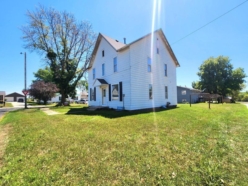 412 E Grant St, Spring Valley, MN 55975