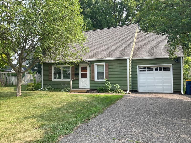 410 9th St E, Northfield, MN 55057