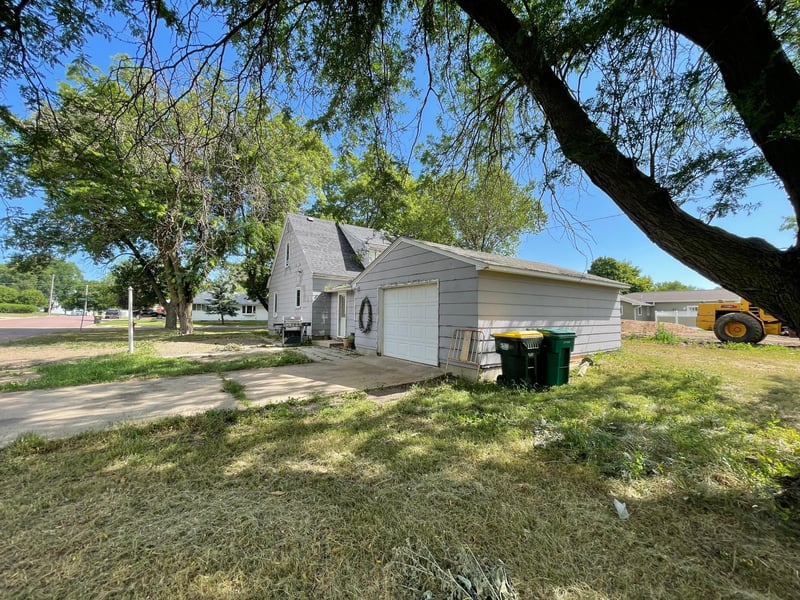 200 E Winona St, Sanborn, MN 56083