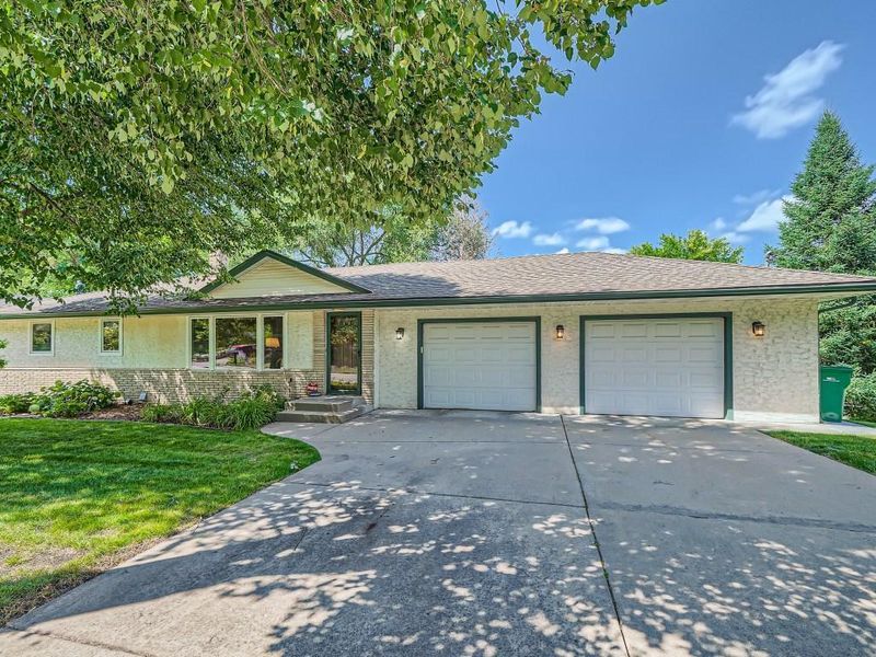 905 Transit Ave, Roseville, MN 55113