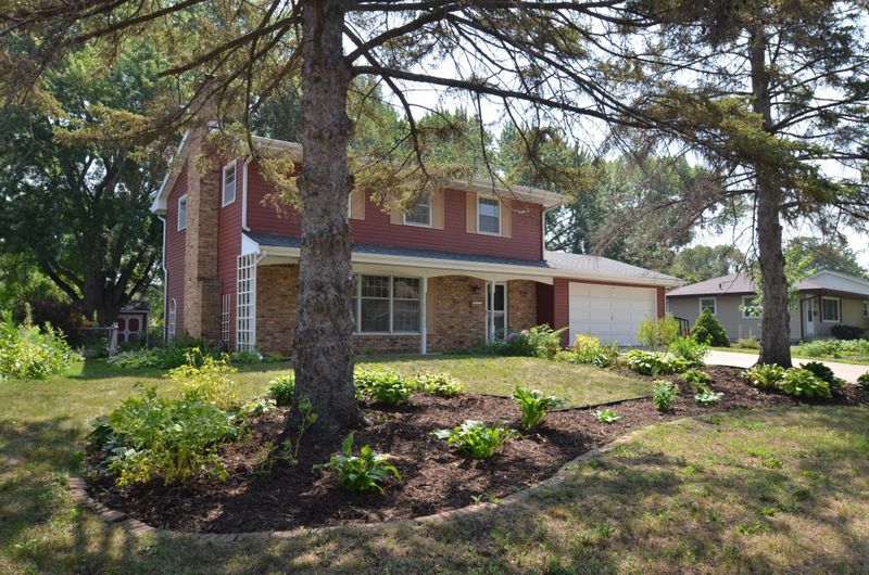 6948 Douglas Dr N, Brooklyn Park, MN 55429