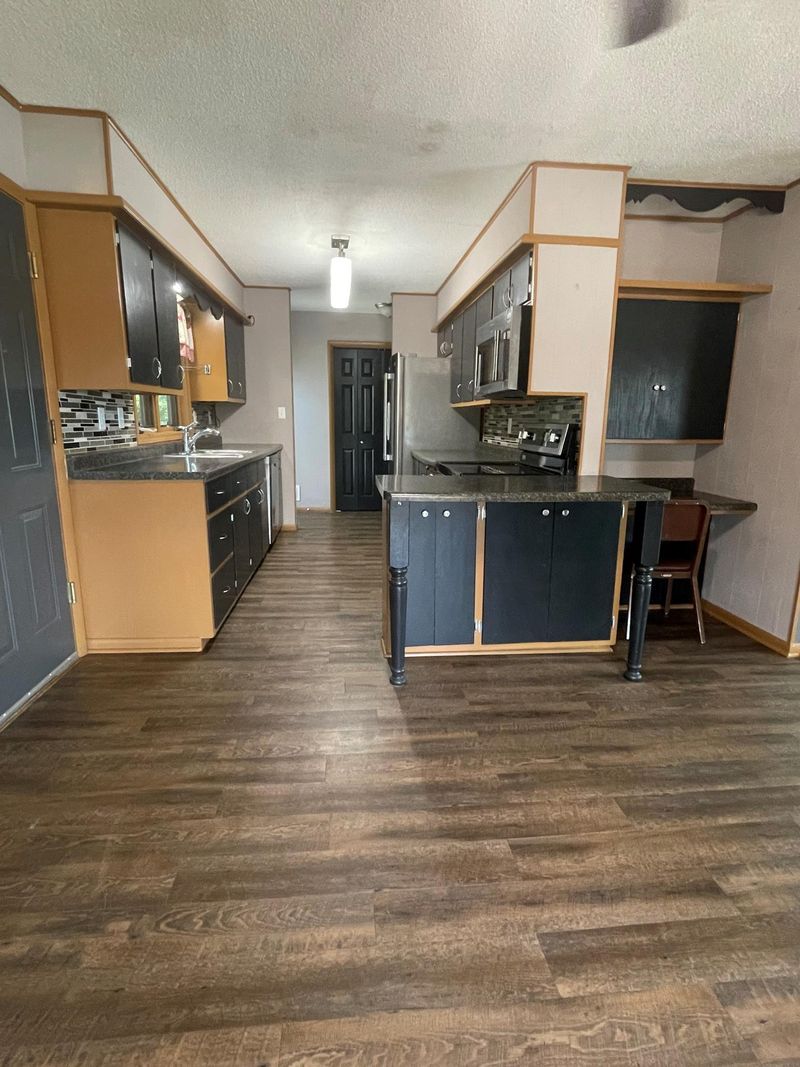 601 Edgewater Dr, Alexandria, MN 56308