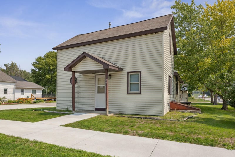 201 N 4th St, Henderson, MN 56044