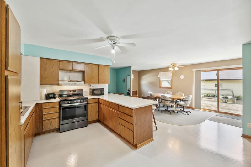 201 N 4th St, Henderson, MN 56044