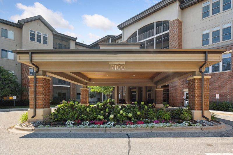 7100 Metro Blvd #228, Edina, MN 55439