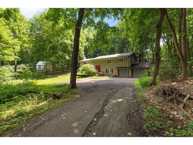 27755 Island View Rd, Excelsior, MN 55331