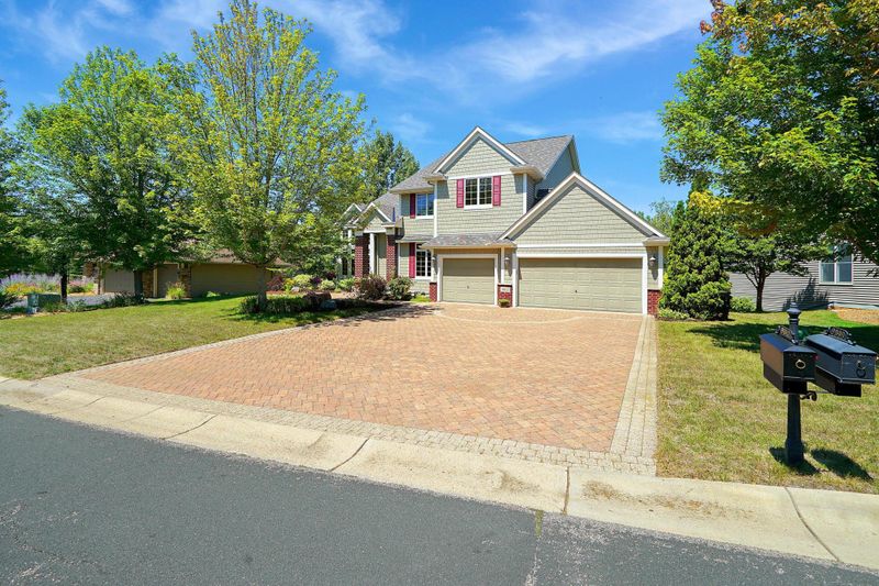9812 Trails End Rd, Eden Prairie, MN 55347