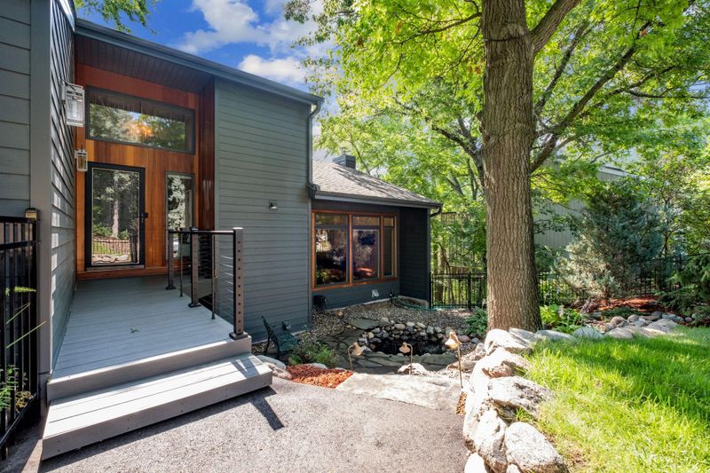 8745 Walton Oaks Dr, Bloomington, MN 55438