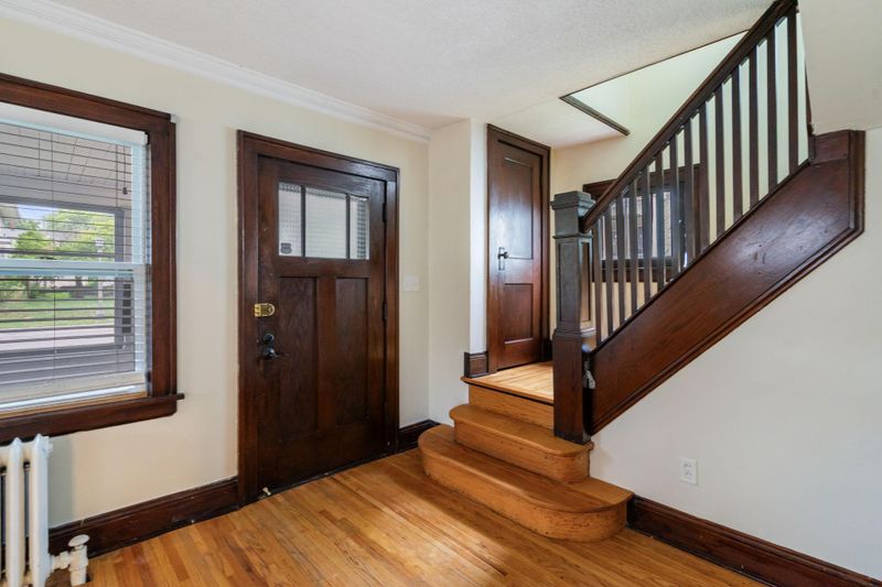 837 Cottage Ave E, Saint Paul, MN 55106
