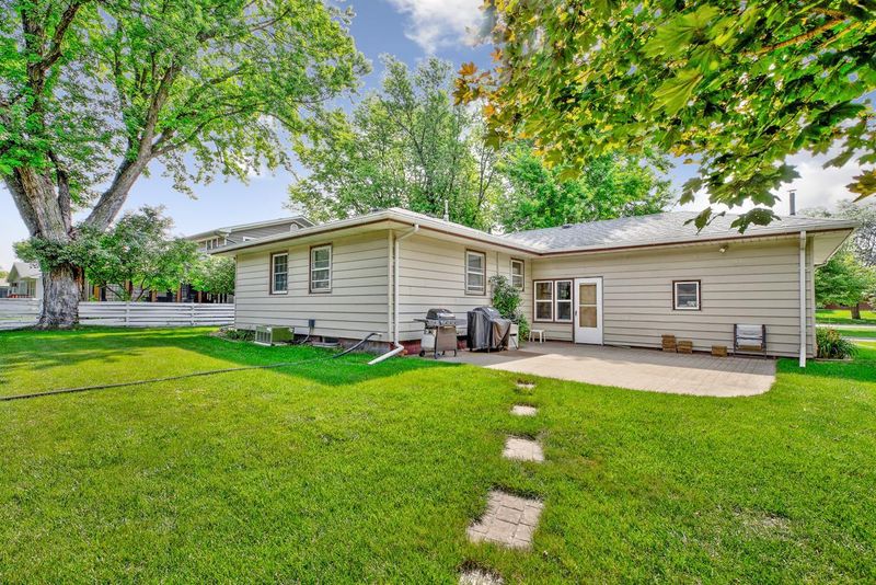 1140 S State St, Fairmont, MN 56031